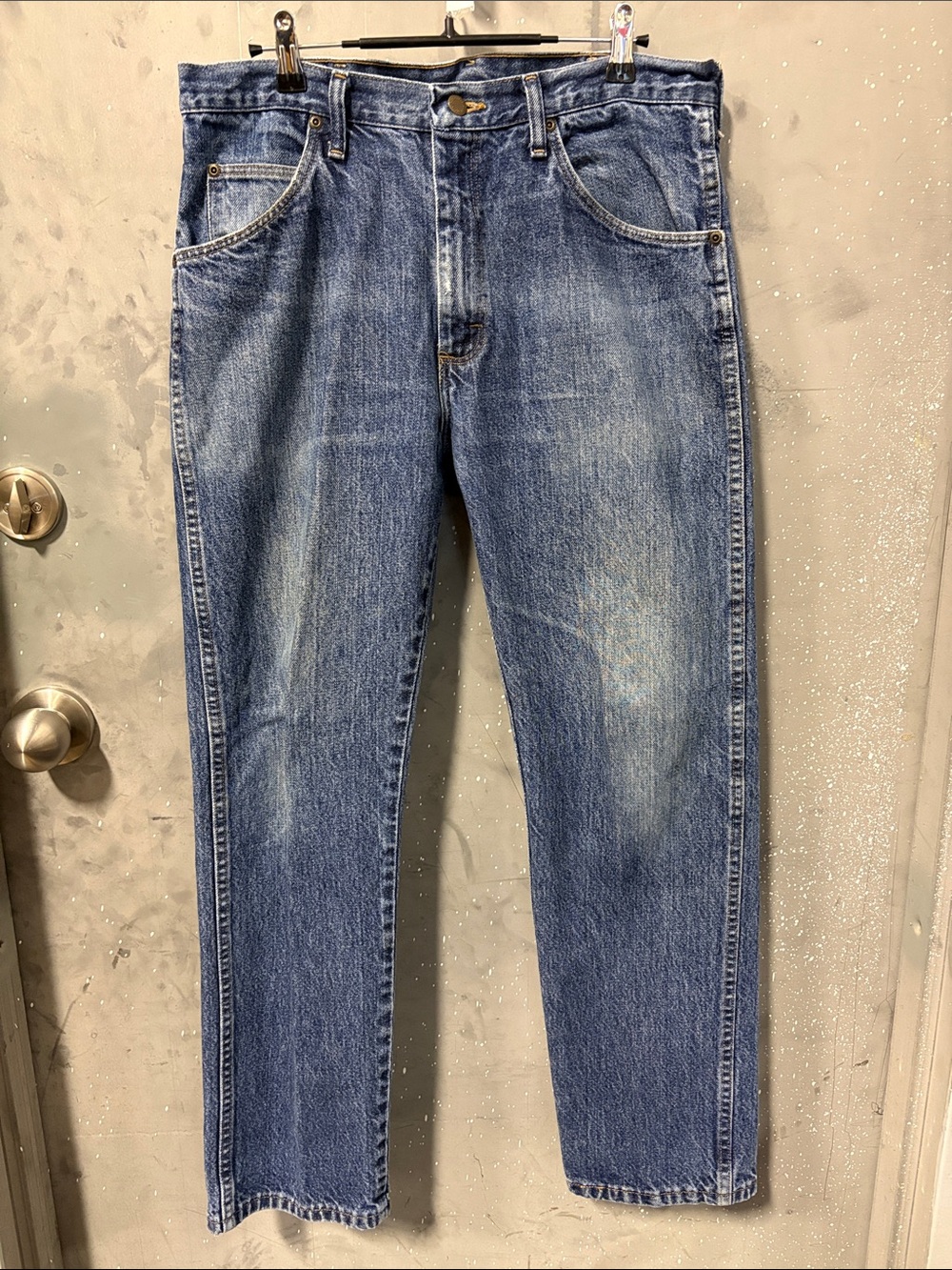 Vintage Y2K Wrangler Straight Leg Jeans in Medium Blue Wash